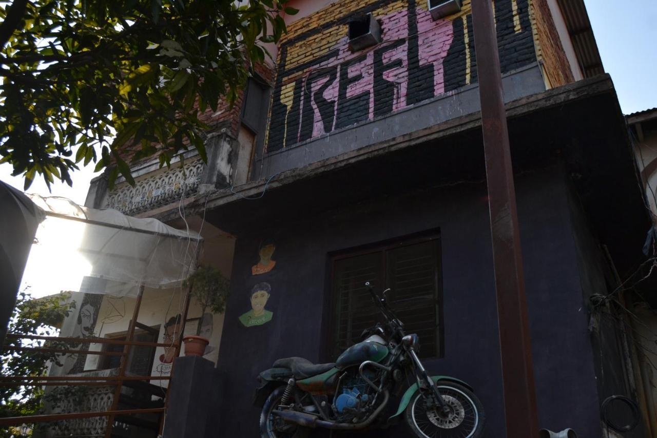 Fireflies Hostel Катманду Екстер'єр фото